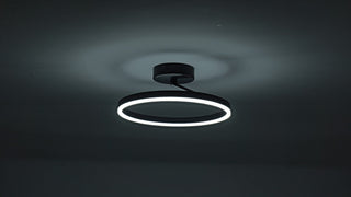 Plafonnier noir Ø40 cm Lysrum plat au plafond, ambiance