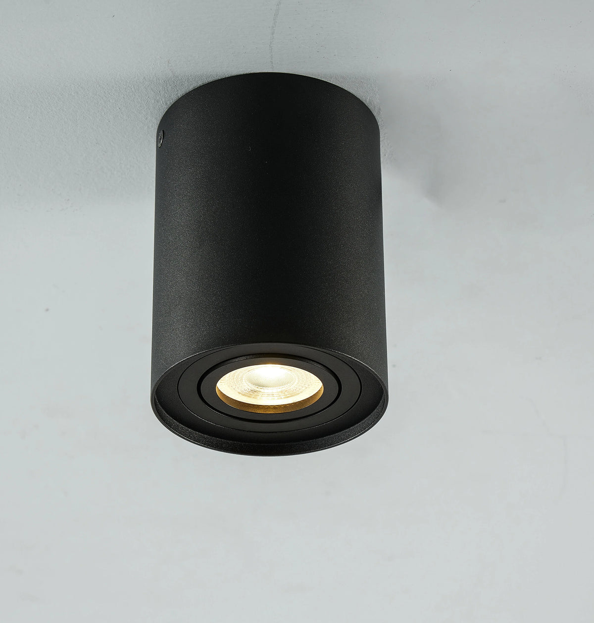 spot de plafond noir lysrum, détail de la fixation