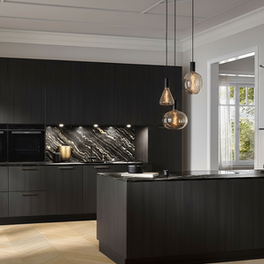 suspension noire, suspension industrielle noire, suspension moderne E27, lampe pendante métal et verre, luminaire noir pour salon