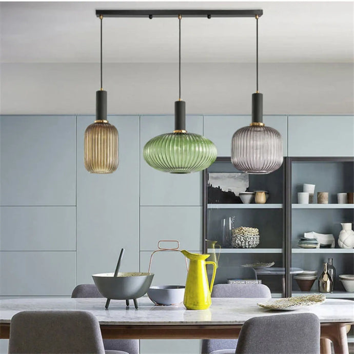 suspension en verre, lampe suspendue en verre, suspension E27 noire et or, luminaire en verre pour salon