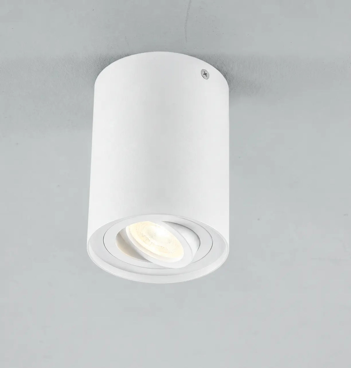 spot de plafond blanc lysrum, détail de la fixation au plafond