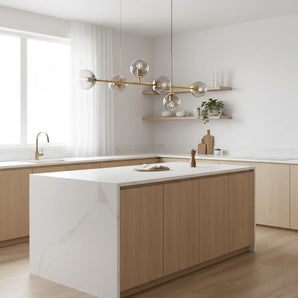 suspension moderne, suspension table à manger, suspension cuisine noire, suspension cuisine dorée, suspension au-dessus îlot