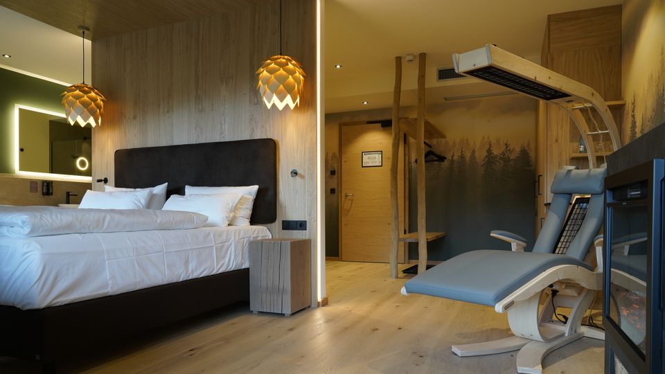 Suspensions Lignum dans une suite du Waldhotel am Notschreipass