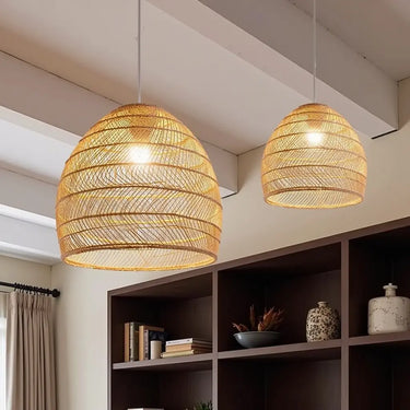 suspension en rotin, lampe suspendue rotin, luminaire naturel, suspension artisanale, lampe rotin beige, lampe rotin noir