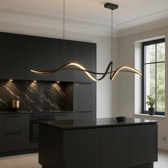 suspension cuisine noire, suspension LED intégrée, suspension design courbé, suspension dimmable cuisine, luminaire îlot de cuisine