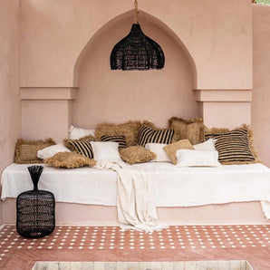 suspension rotin noir, suspension noire, luminaire rotin noir, suspension bohème noir, lampe plafond noir, suspension design noir, éclairage rotin noir